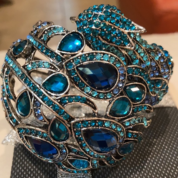 PEACOCK Bracelet 3”width. Fits 6-8” wrist. Expandable with spring closure. Stone - Picture 7 of 8